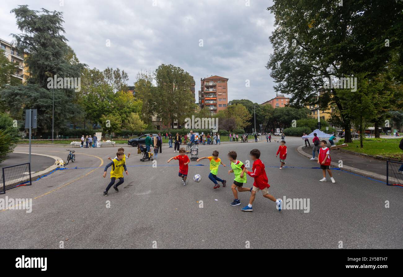 Milano, Italia. 21st Sep, 2024. Giornata Mondiale Senza Auto, 'No parking day' in Piazzale Libia - Milano, Italia - Sabato, 21 Settembre 2024 (foto Stefano Porta/LaPresse) World Car Free Day, 'Day without parking' in Piazzale Libia - Milan, Italy - Saturday, 21 September 2024 (photo Stefano Porta/LaPresse) Credit: LaPresse/Alamy Live News Stock Photo