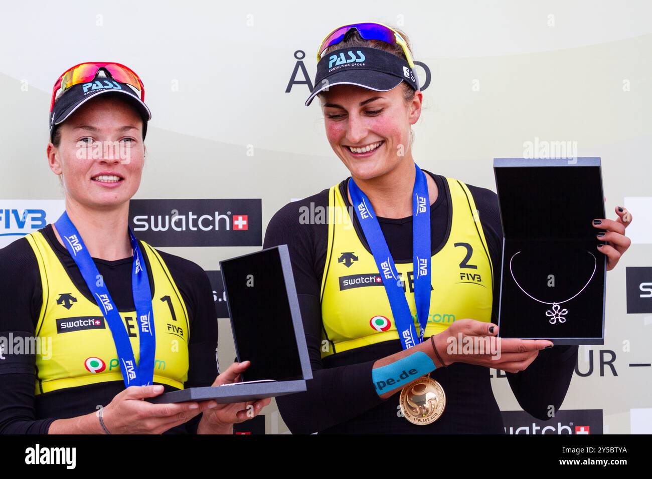 Frontiers | Regulation of Bacteroides acidifaciens by the aryl hydrocarbon  receptor in IL-22-producing immune cells has sex-dependent consequential  impact on colitis, image size:1300x956