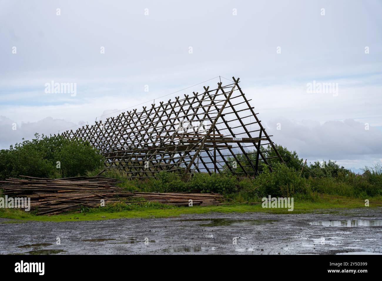Empty fish racks hi-res stock photography and images - Alamy