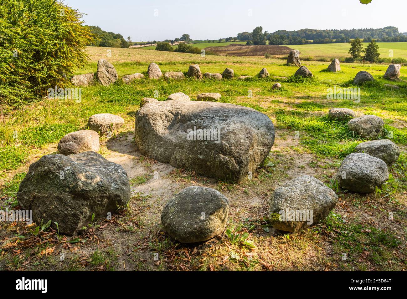 Guly Thing, stone circle from the Bronze Age 1700 to 500 V. Chr. in the Angeln region on the Schlei. The Gulde Thing site is a reminder of Viking culture. Kirchenweg, Geltinger Bucht, Schleswig-Holstein, Schleswig-Holstein, Germany Stock Photo
