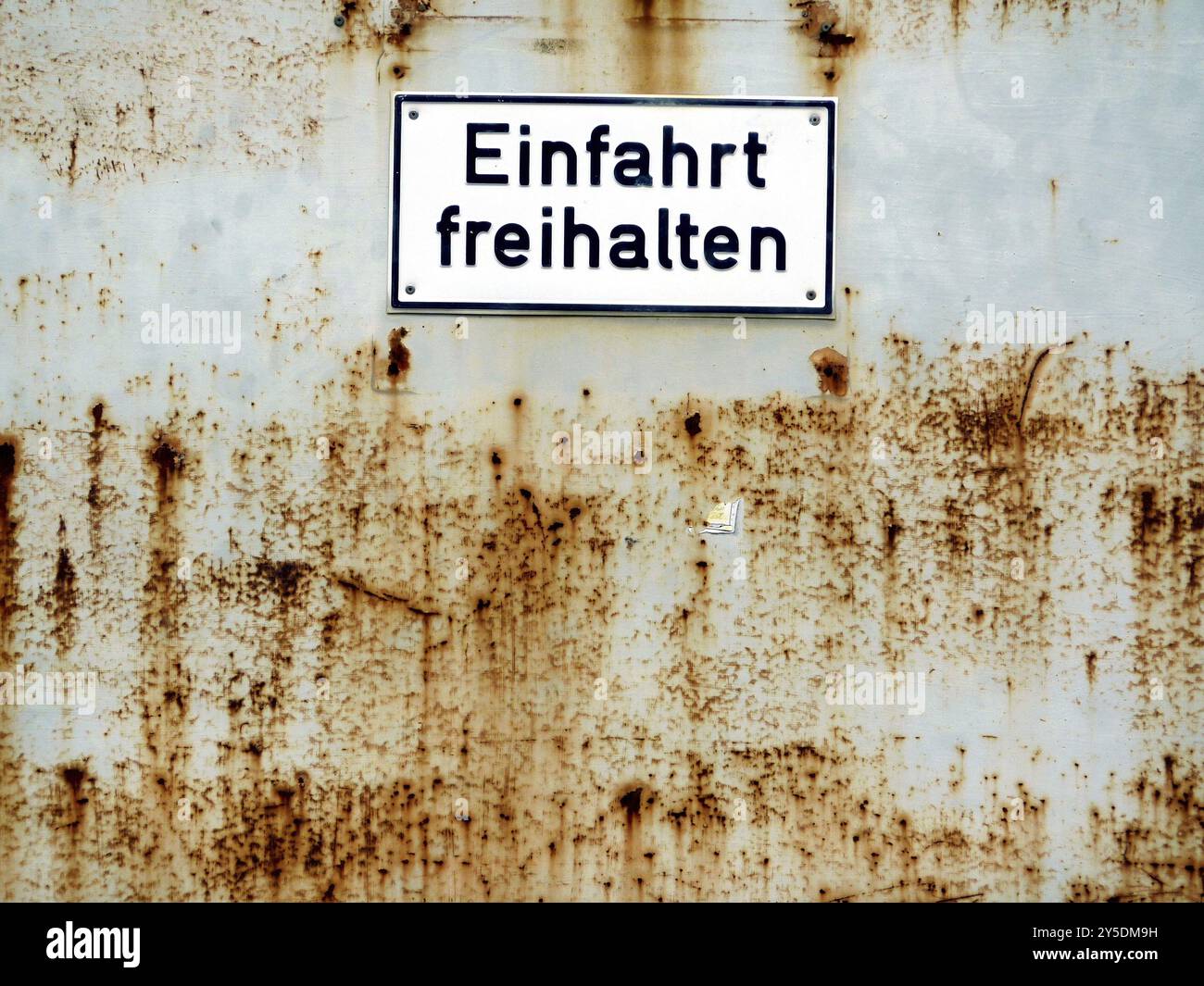 Keep driveway clear Stock Photo - Alamy