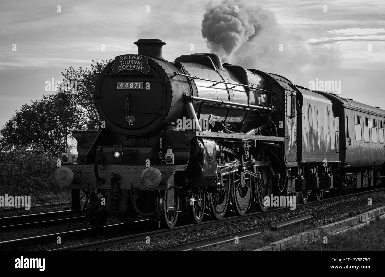 44871 Railway Touring Company at Burnthouse Road level Crossing Turves Cambridgeshire UK Stock Photo