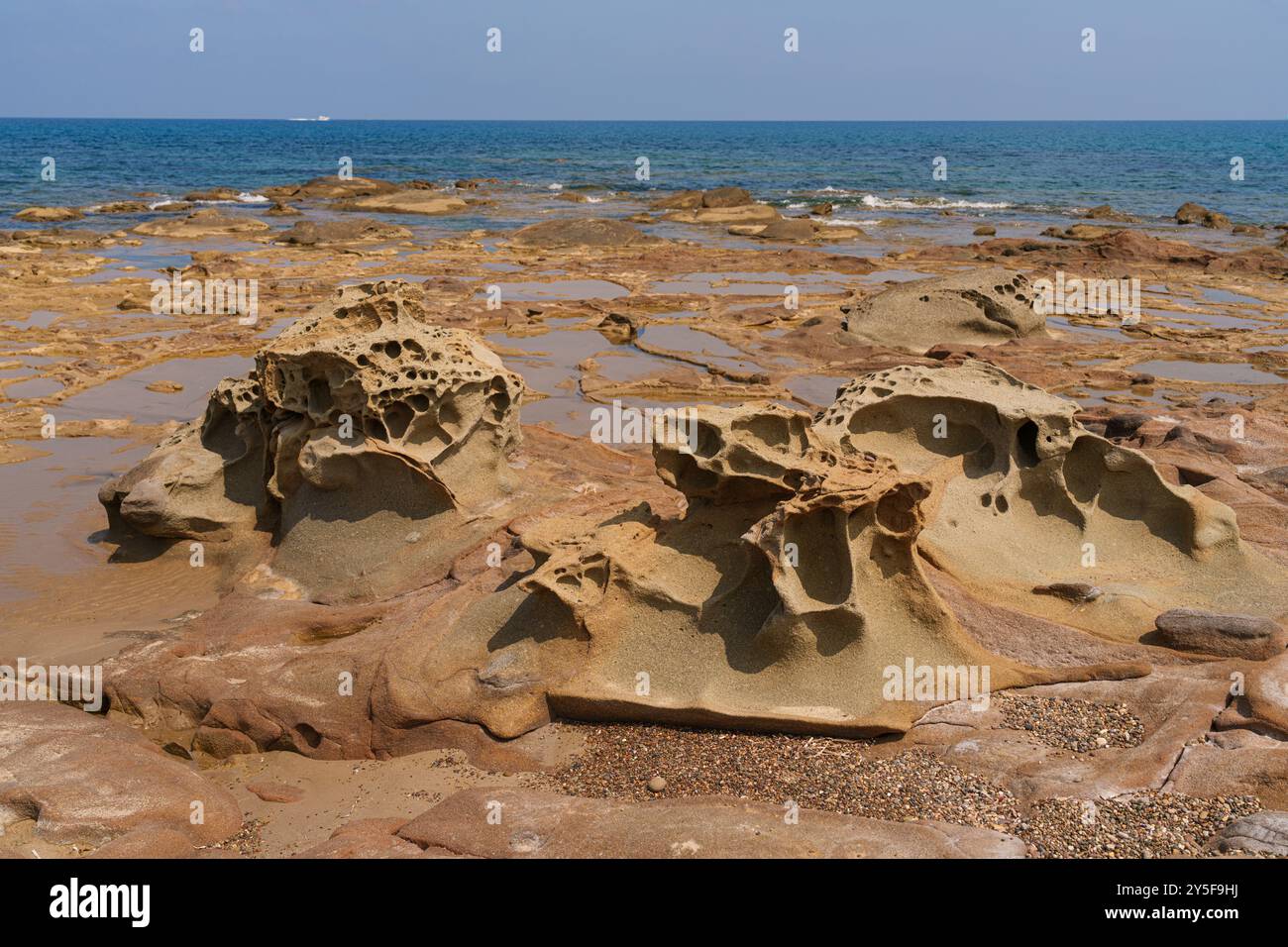 Shoreline erosion hi-res stock photography and images - Alamy