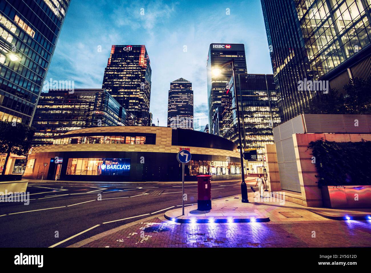 Canary wharf, London at night Copyright: xIsmaelxMijanx Stock Photo - Alamy