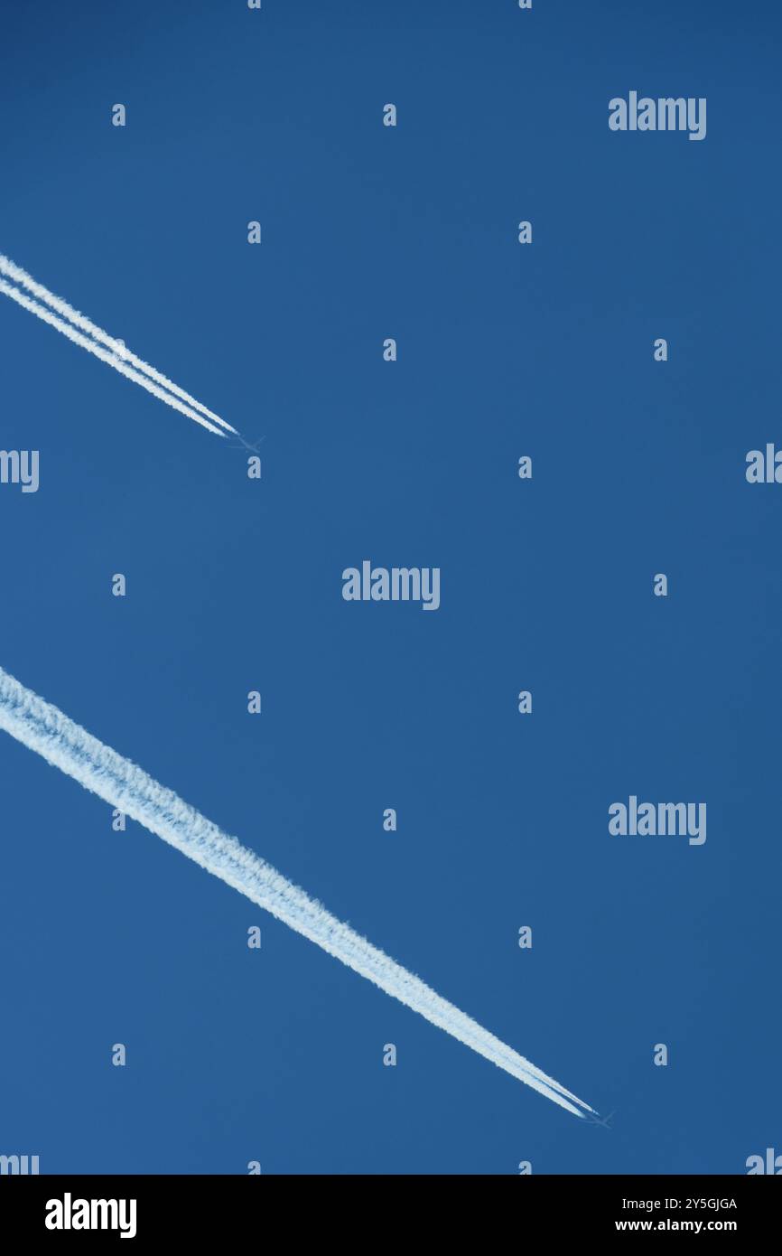 Parallel lines on a plane hi-res stock photography and images - Alamy