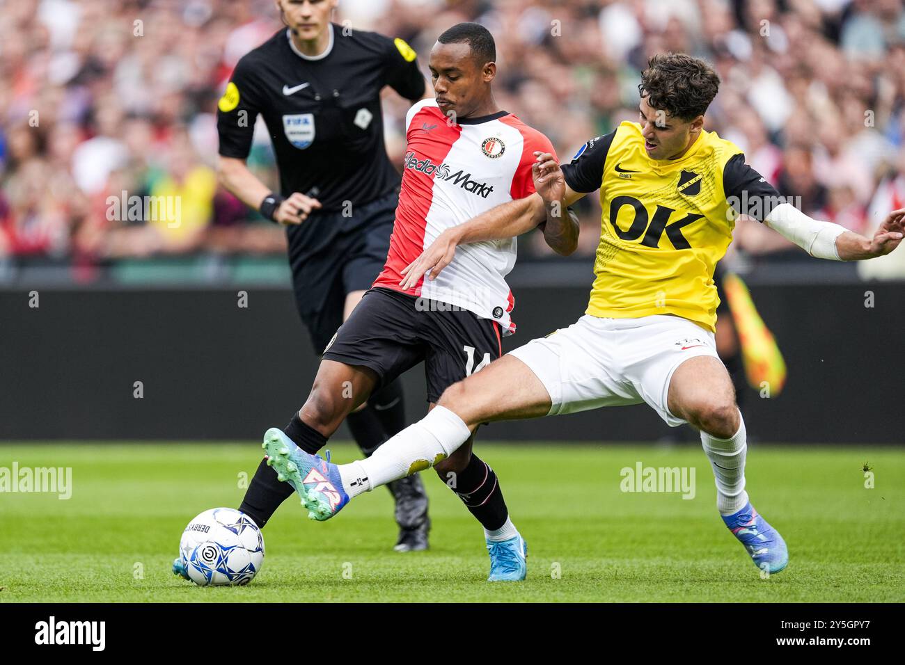 Rotterdam, The Netherlands. 22nd Sep, 2024. Rotterdam - Igor Paixao of Feyenoord, Matthew Garbett of NAC Breda during the sixth round of the Eredivisie season 2024/2025. The match is set between Feyenoord and NAC Breda at Stadion Feijenoord De Kuip on 22 September 2024 in Rotterdam, The Netherlands. Credit: box to box pictures/Alamy Live News Stock Photo