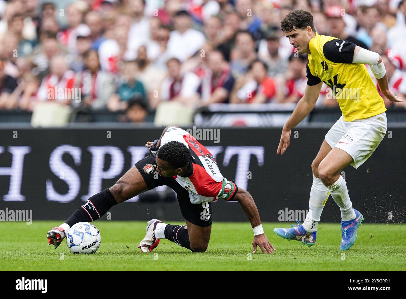 Rotterdam, The Netherlands. 22nd Sep, 2024. Rotterdam - Quinten Timber of Feyenoord, Matthew Garbett of NAC Breda during the sixth round of the Eredivisie season 2024/2025. The match is set between Feyenoord and NAC Breda at Stadion Feijenoord De Kuip on 22 September 2024 in Rotterdam, The Netherlands. Credit: box to box pictures/Alamy Live News Stock Photo