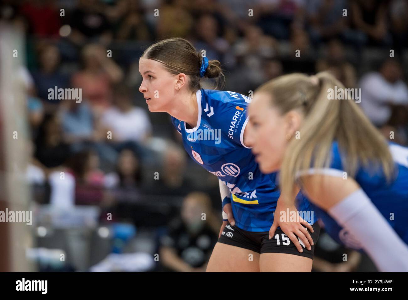 Charlotte Krenicky (Allianz MTV Stuttgart, #15) - volle Konzentration ...