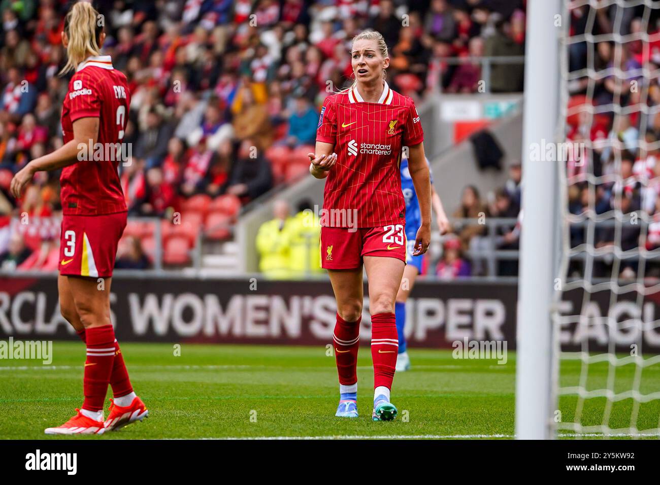 St Helens, UK.Sunday 22nd September 2024, Barclays Women’s Super League: Liverpool Vs Leicester City at St Helens Stadium. Gemma Bonner telling her team mates where to set up for the corner. Credit James Giblin/Alamy Live News. Stock Photo