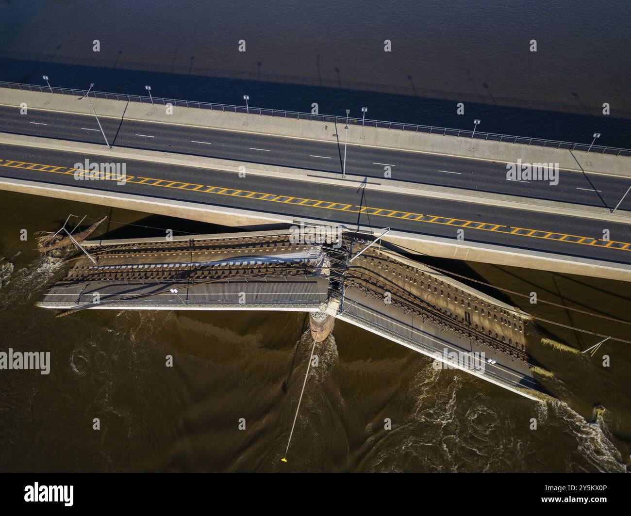 A section of the Carola Bridge has collapsed for unknown reasons. Over ...