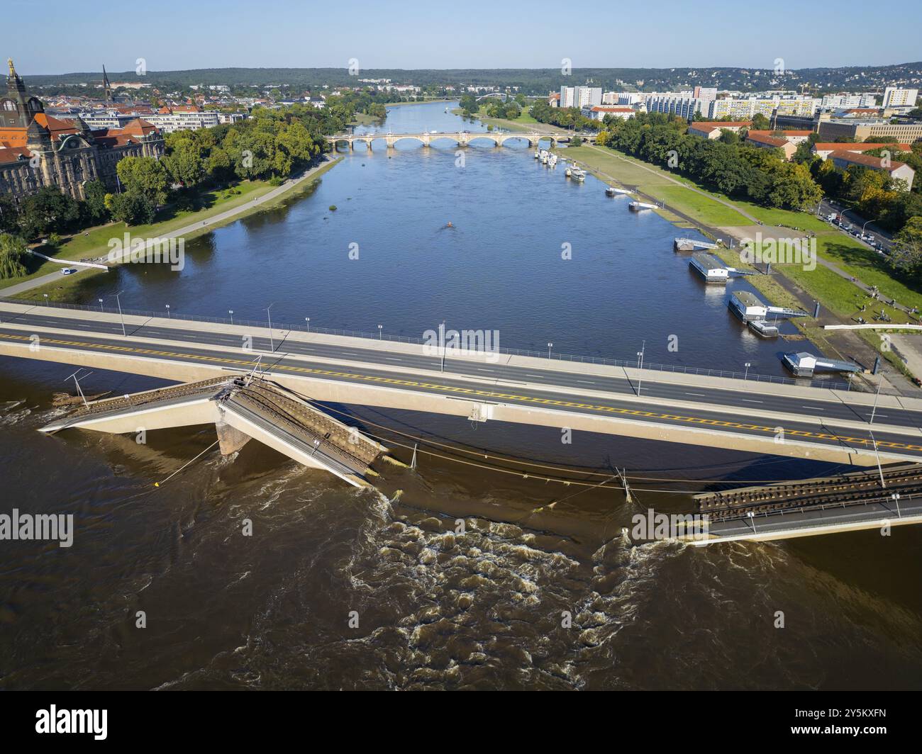 A section of the Carola Bridge has collapsed for unknown reasons. Over ...