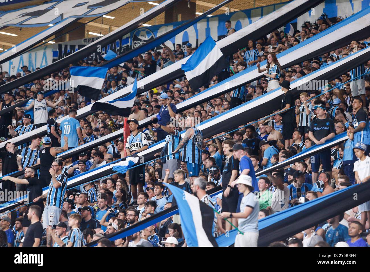 Porto Alegre, Brazil. 22nd Sep, 2024. Gremio fans, during the match between Gremio and Flamengo, for the Brazilian Serie A 2024, at Arena do Gremio Stadium, in Porto Alegre on September 22, 2024. Photo: Richard Ducker/DiaEsportivo/Alamy Live News Credit: DiaEsportivo/Alamy Live News Stock Photo