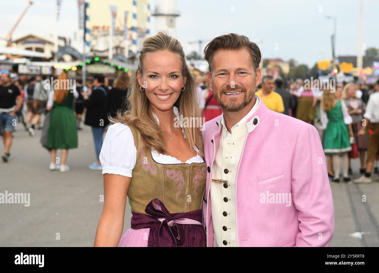 Munich, Germany. 22nd Sep, 2024. Presenter Gregor Teicher and his wife