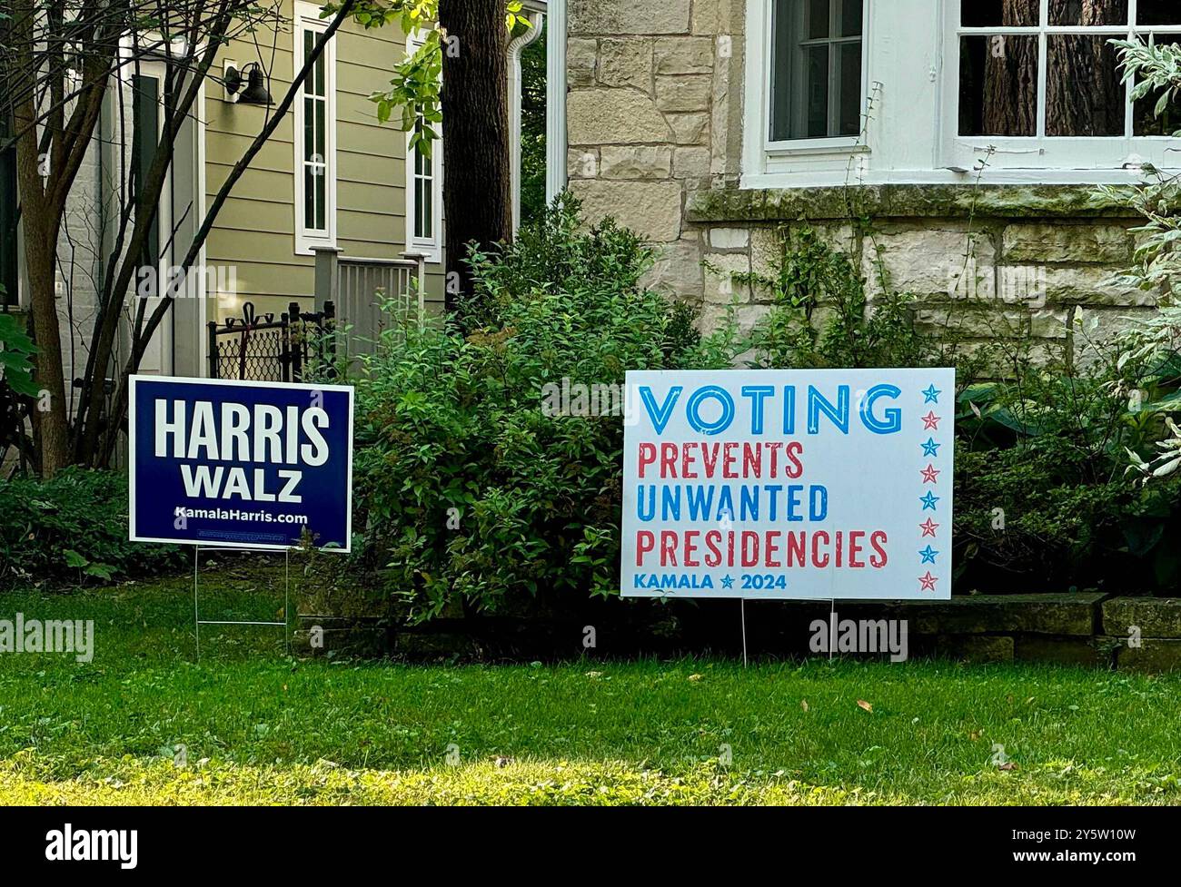 Front yard political signs hi-res stock photography and images - Alamy