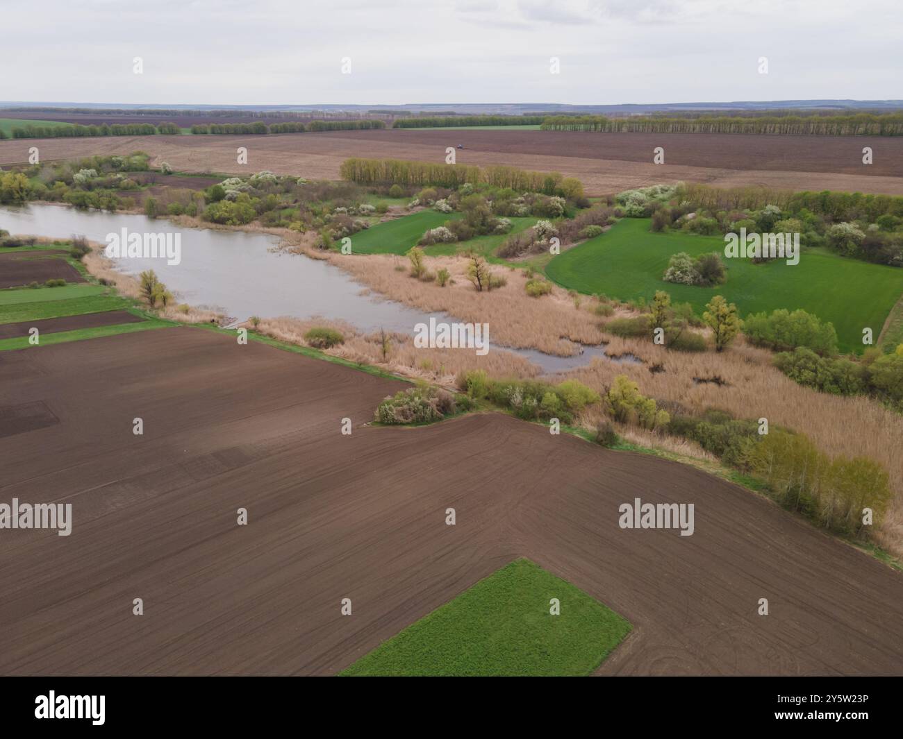 Expansive view fields river hi-res stock photography and images - Alamy