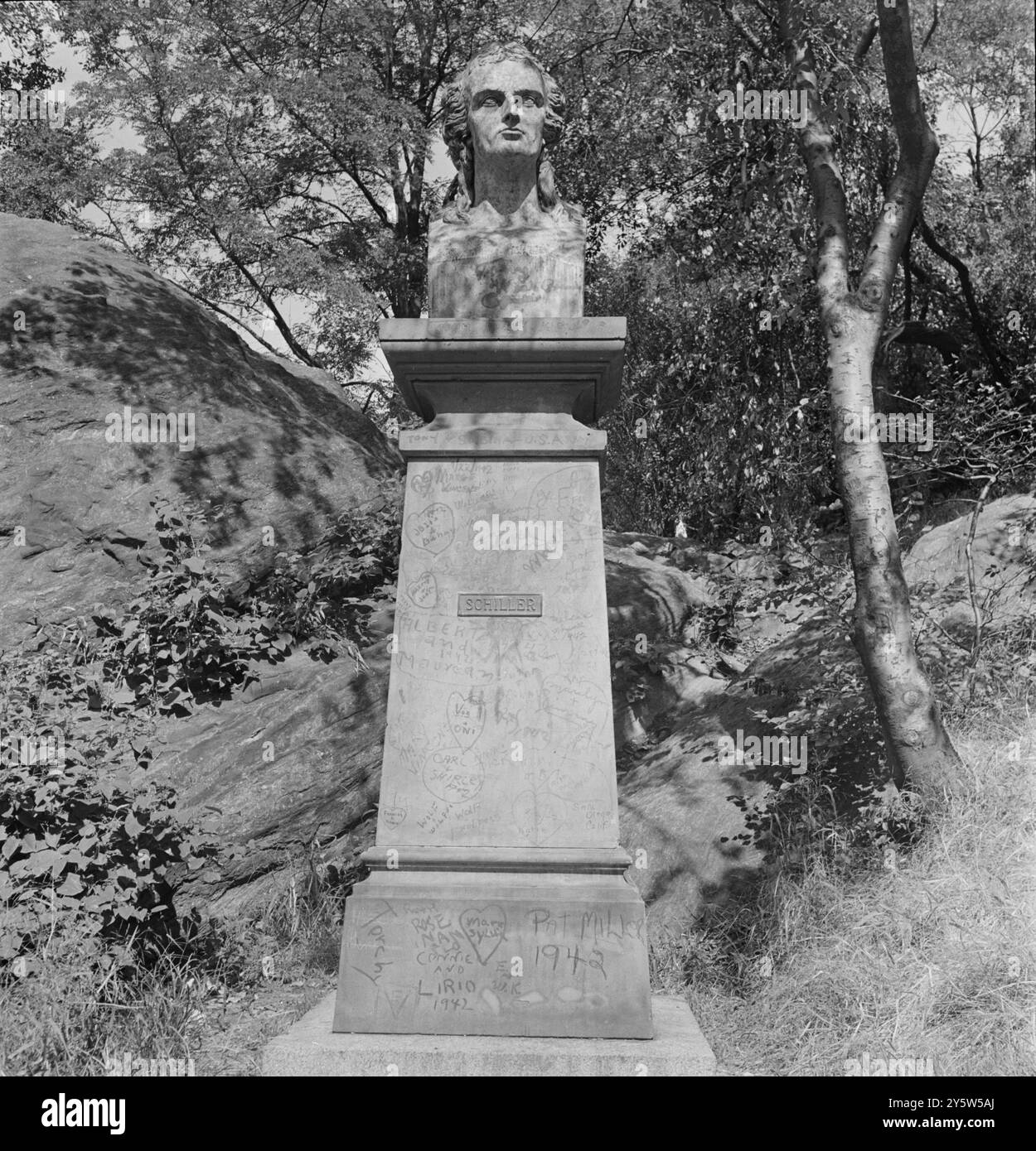 America of the 1940s. Vintage photo of monument to the German poet Schiller in Central Park. New York. September 1942 Stock Photo