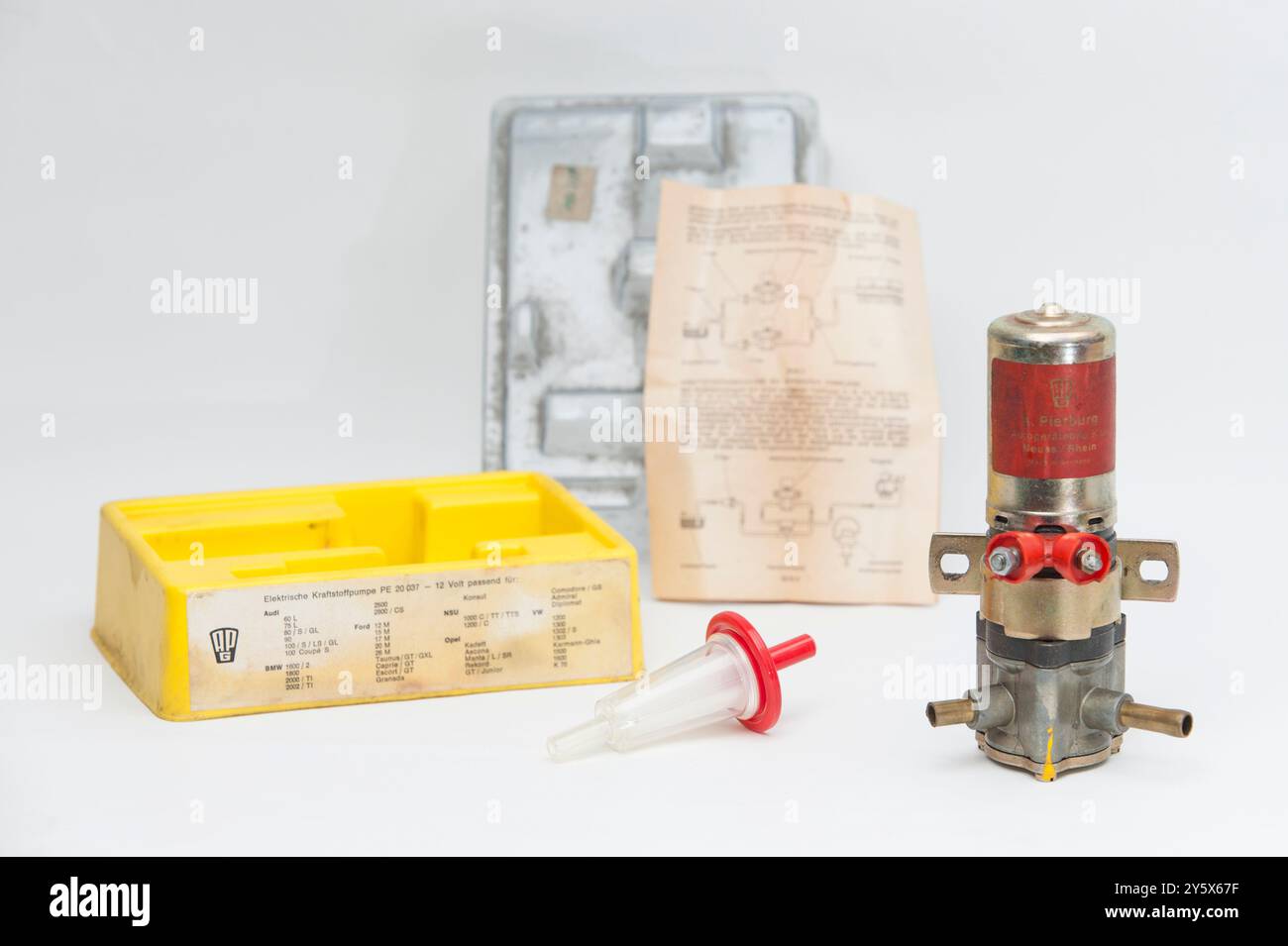 Kraftstoffpumpe mit original Verpackung und Anleitung Stock Photo