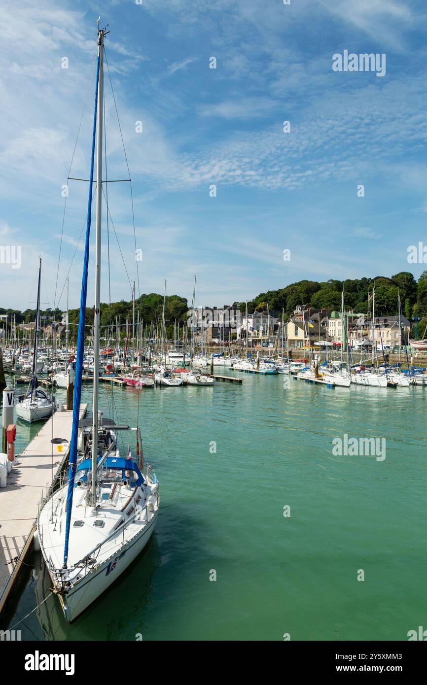 210+ Saint Valery En Caux Photos, taleaux et images libre de droits - iStock