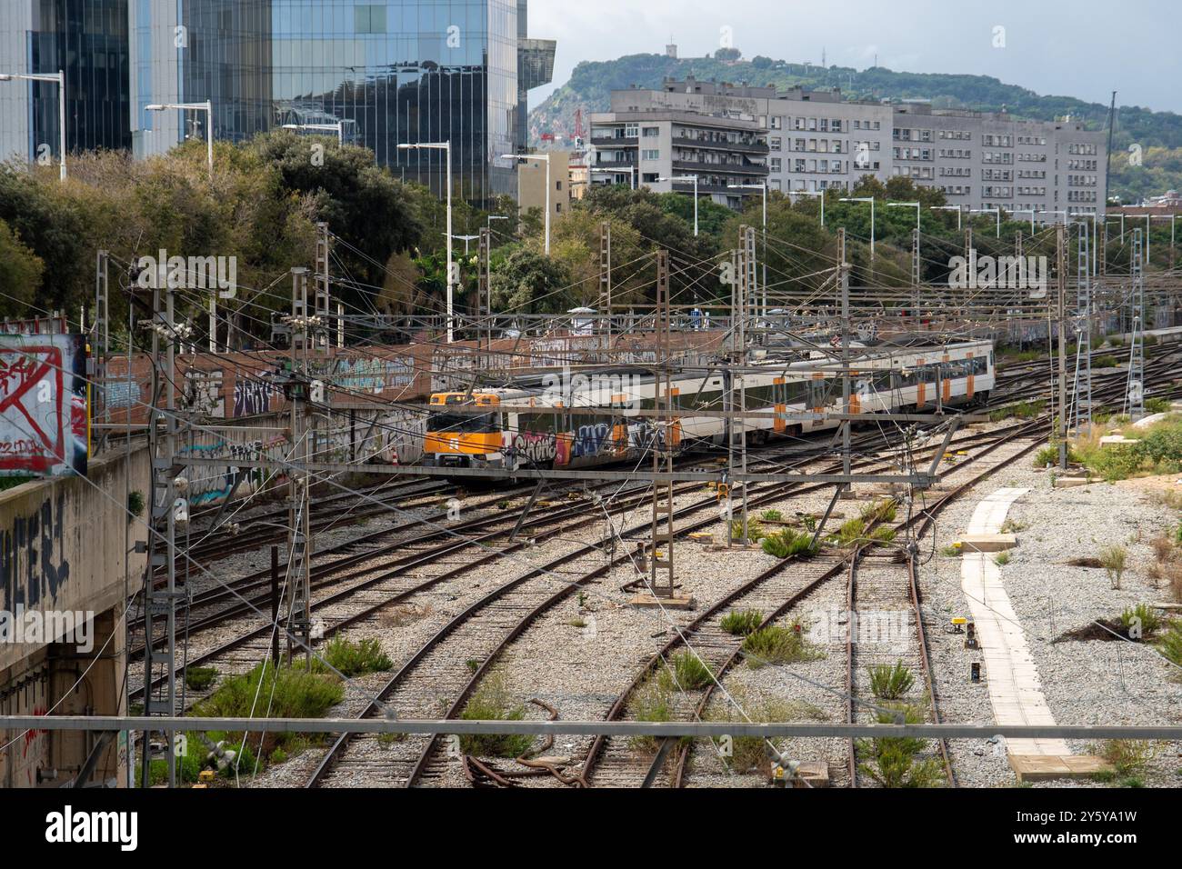The Spanish government wants to address the ongoing delays in the commuter rail network of Spanish railways, managed by the public companies Renfe and Adif. The network, which has become unreliable due to the continuous delays, aims to modernize and invest more money. El gobierno espa&#xf1;ol quiere poner manos a la obra ante los continuos retrasos en la red de cercan&#xed;as de los ferrocarriles espa&#xf1;oles, gestionados por las empresas p&#xfa;blicas Renfe y Adif. La red, que se ha vuelto poco fiable por los continuos retrasos que acumula, pretende modernizarse e invertir más dinero. Stock Photo