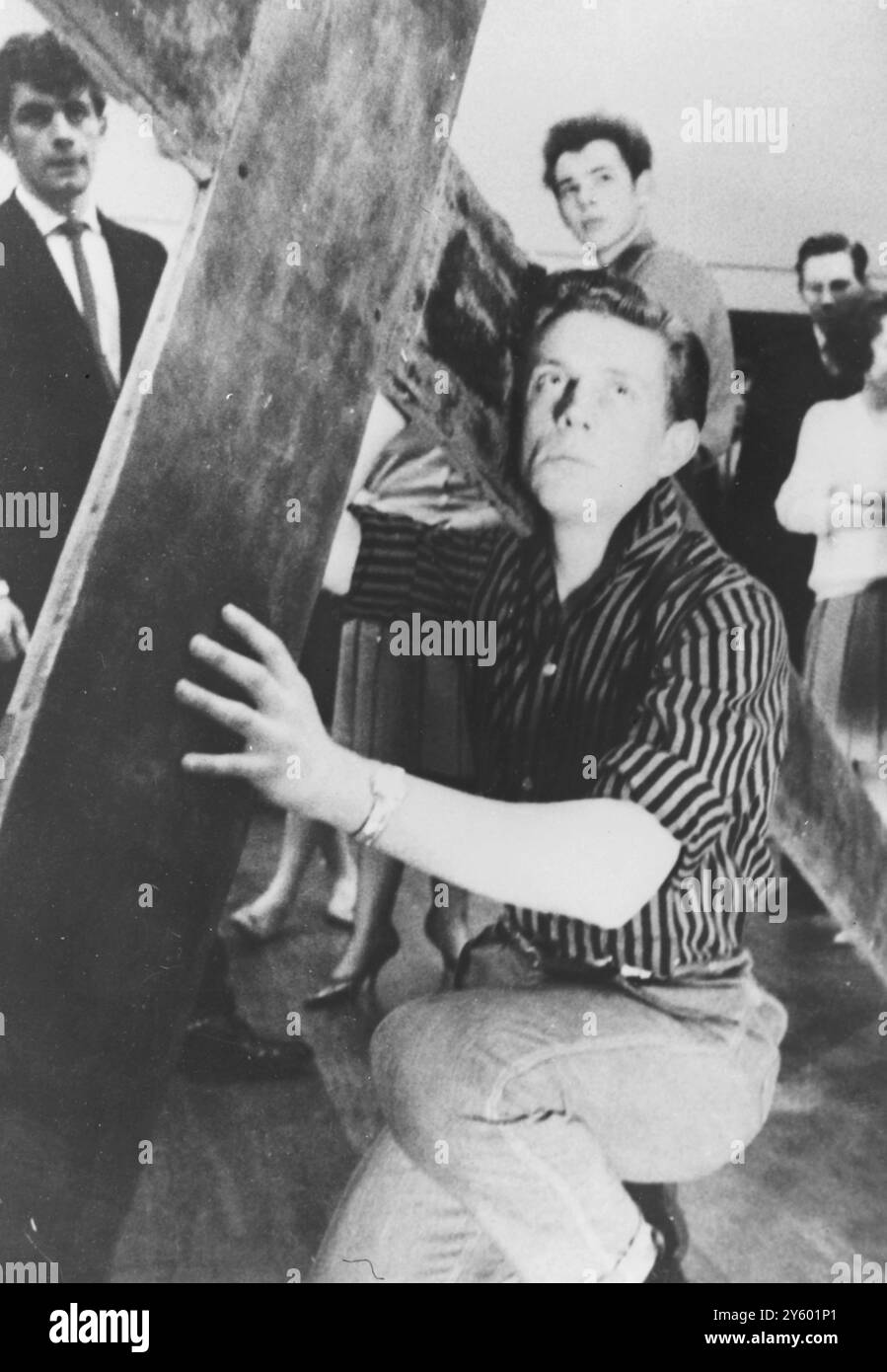 ACTOR ROY HARKNESS IN A TELEVISED PLAY A MAN DIED CRUCIFIXION 25 MARCH 1961 Stock Photo