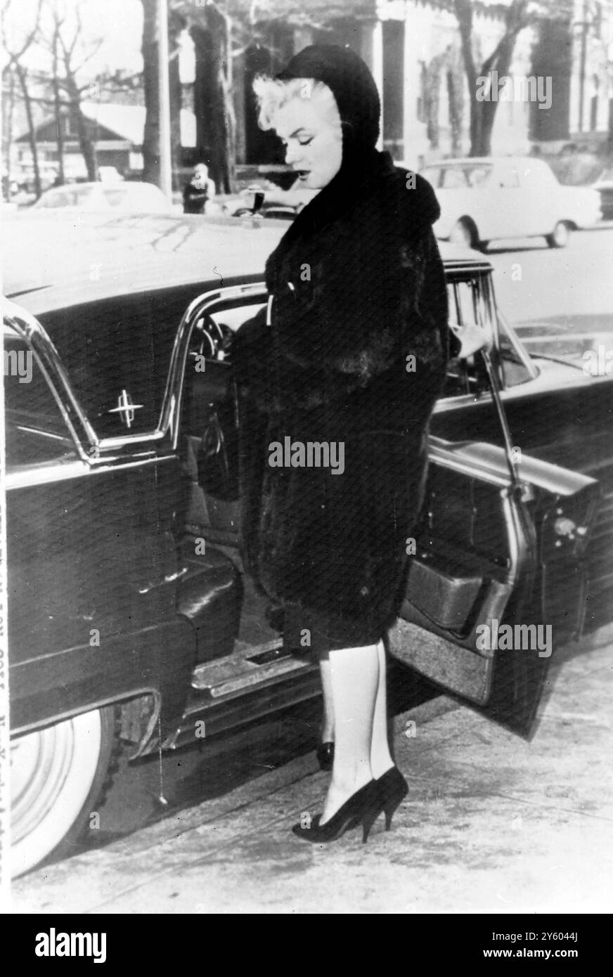 marilyn-monroe-funeral-dress