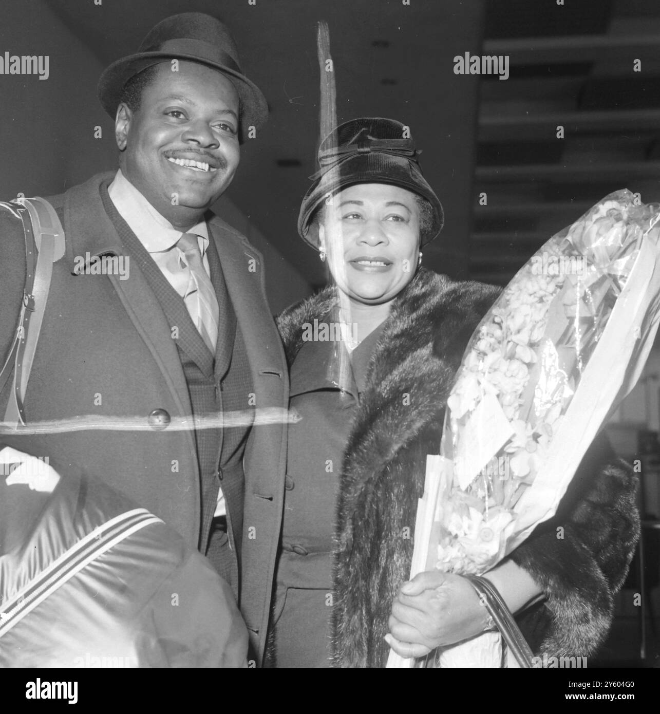 OSCAR PETERSON  AND JAZZ SINGER ELLA FITZGERALD E ARRIVE AT LONDON AIRPORT /   4 MARCH 1961 Stock Photo