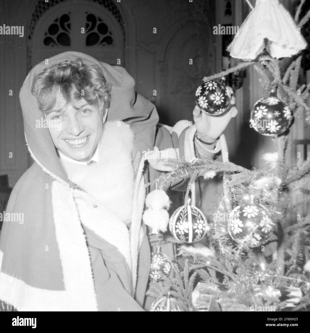 Tommy steele christmas theatre