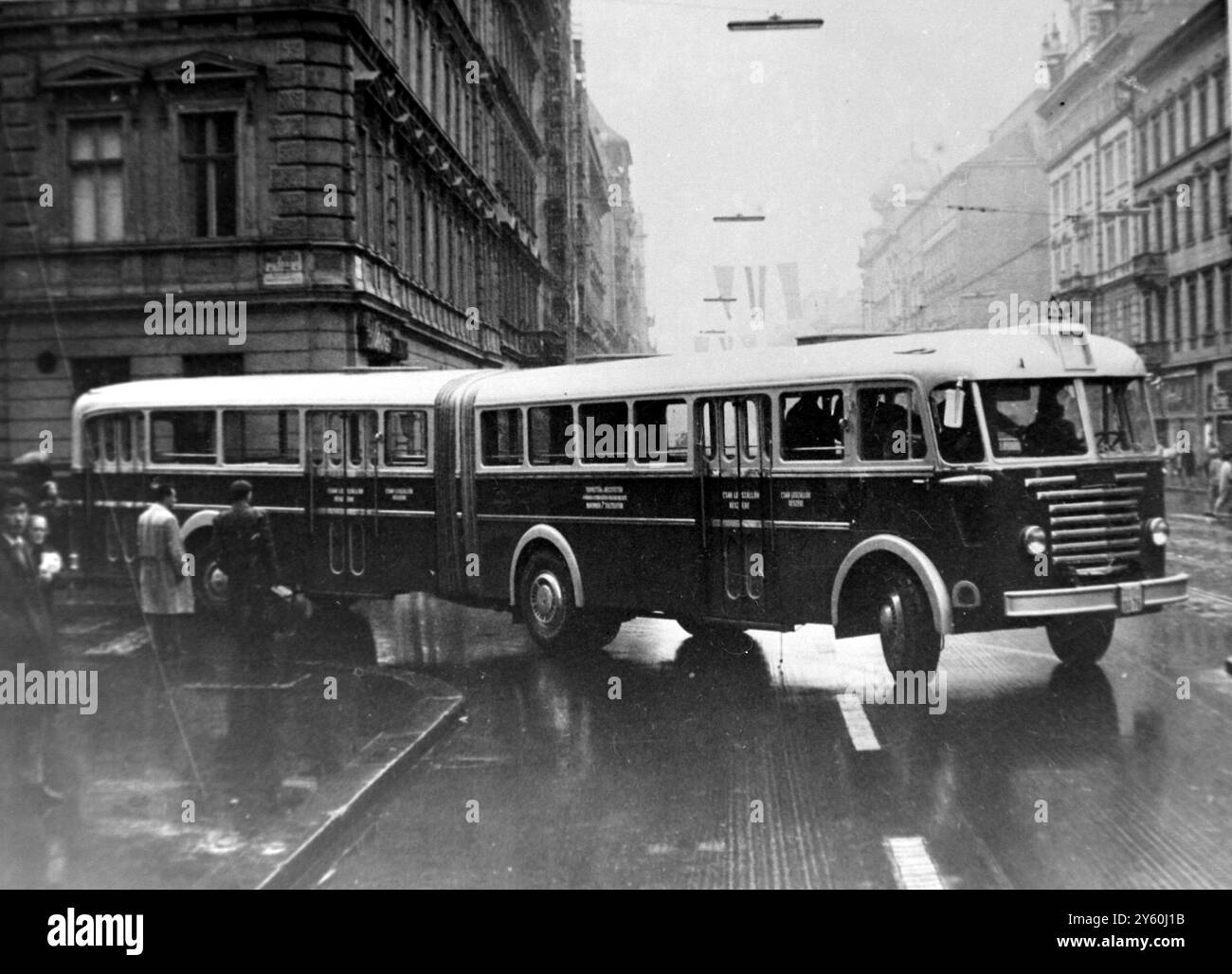 BUSES NEW BUS WITH TRAILOR ON TRIAL RUN BUDAPEST   7 DECEMBER 1960 Stock Photo