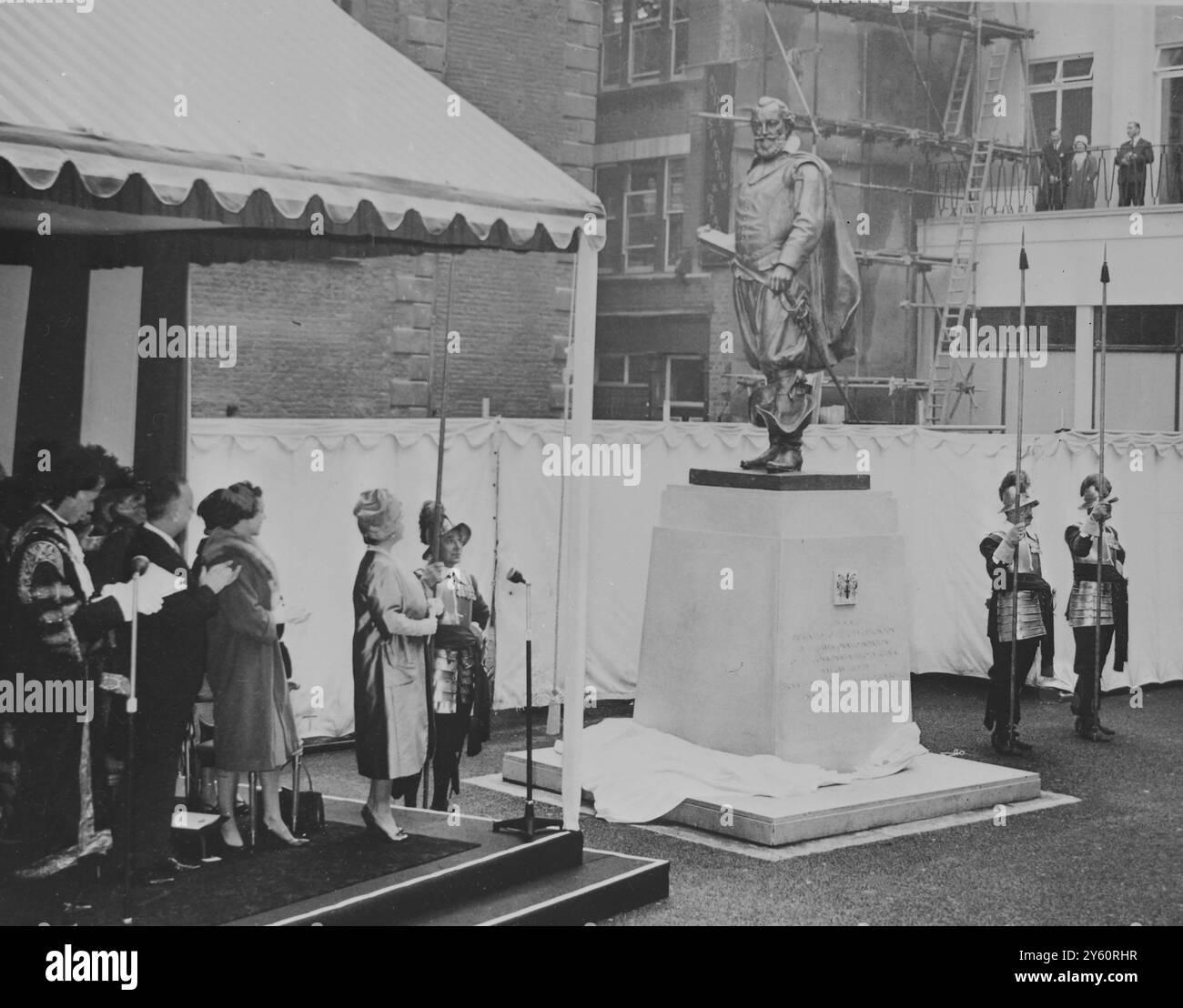 London statue in cheapside hi-res stock photography and images - Alamy