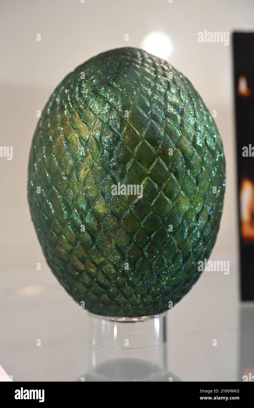 Game of thrones emilia clarke season 1 hires stock photography and(02)