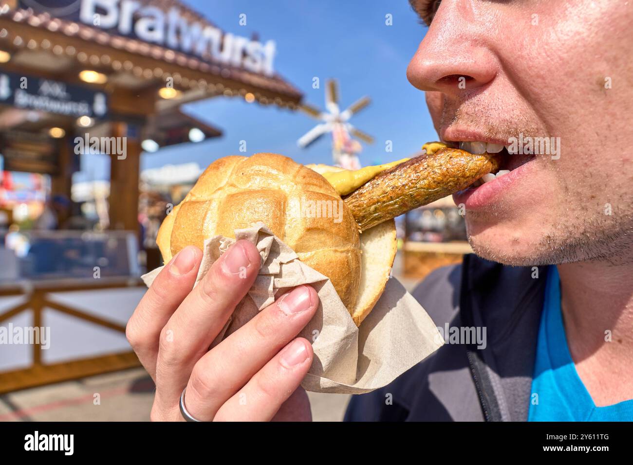 Wurst im brotchen hi-res stock photography and images - Alamy