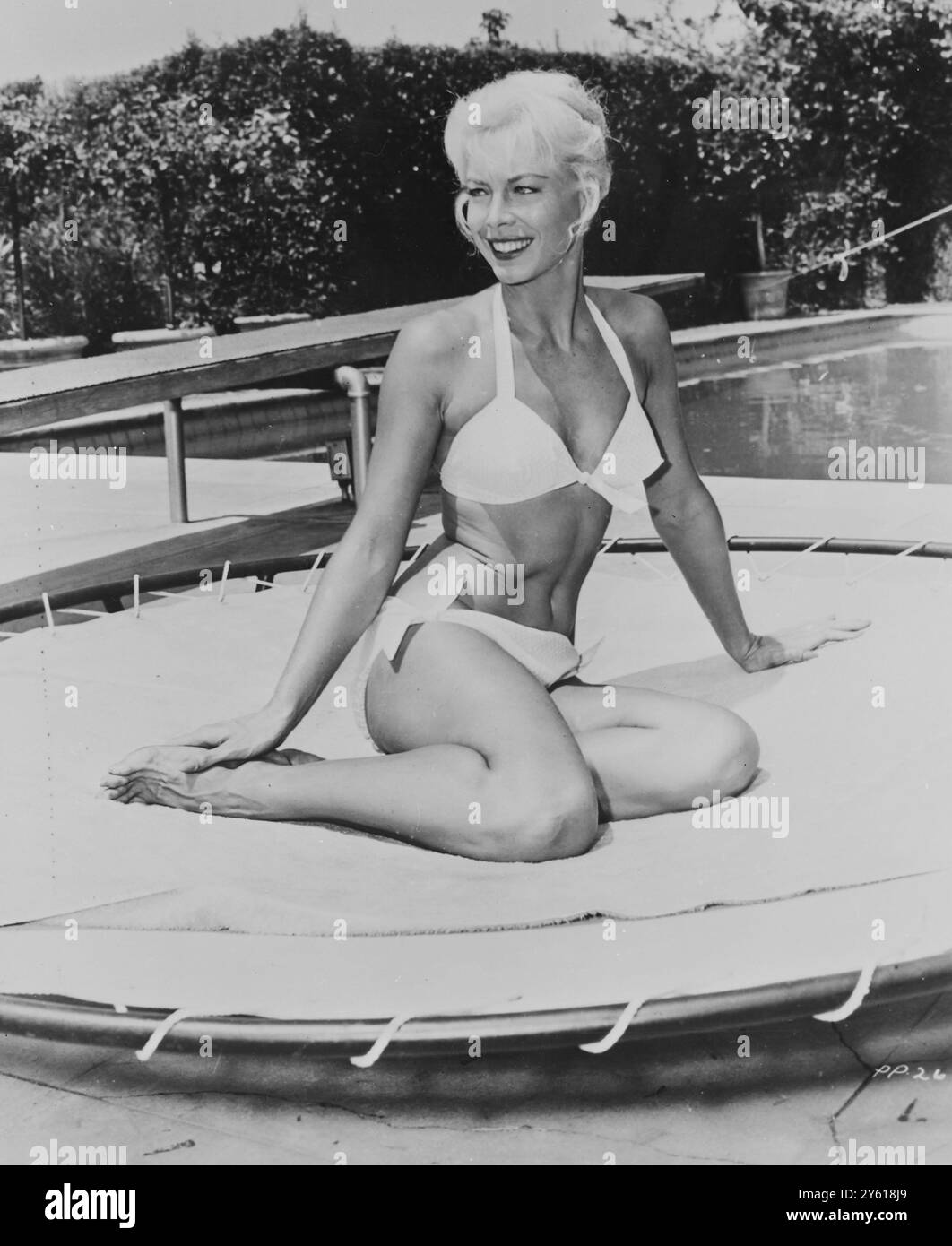 KATE MANX SWIMSUIT POSE / 2 JULY 1960 Stock Photo - Alamy