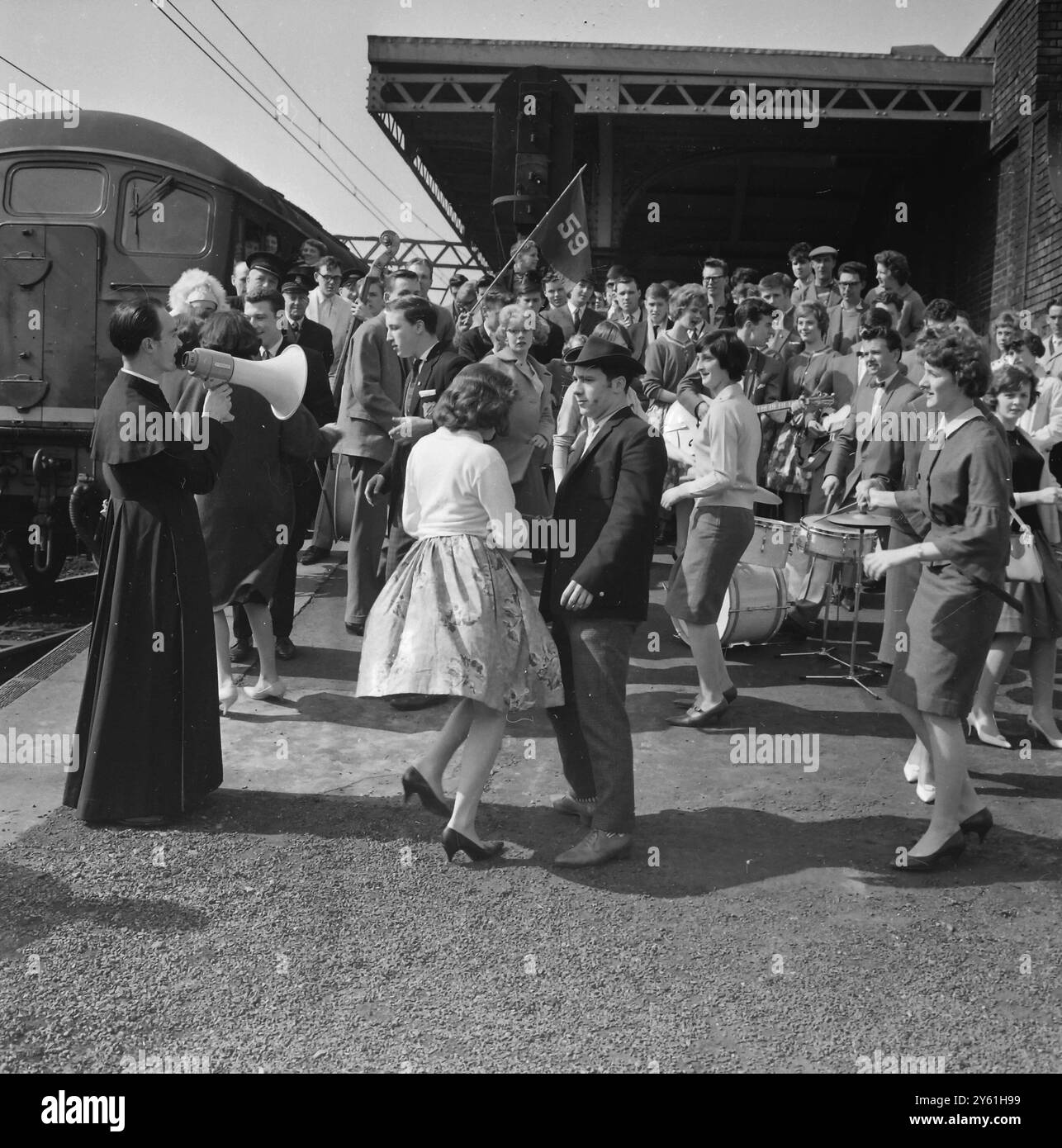 DANCE FAITH ROCK ROLL SPECIAL STRATFORD STATION  18 APRIL 1960 Stock Photo