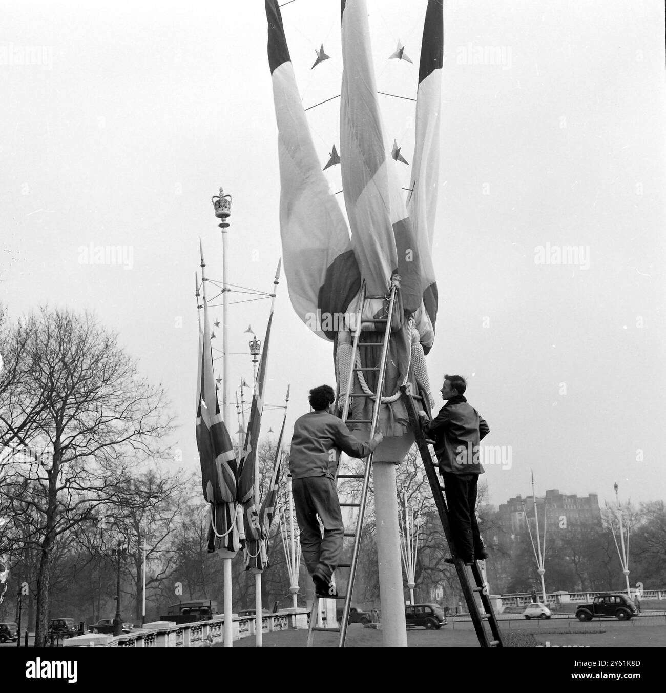 Pall mall flags hi-res stock photography and images - Alamy