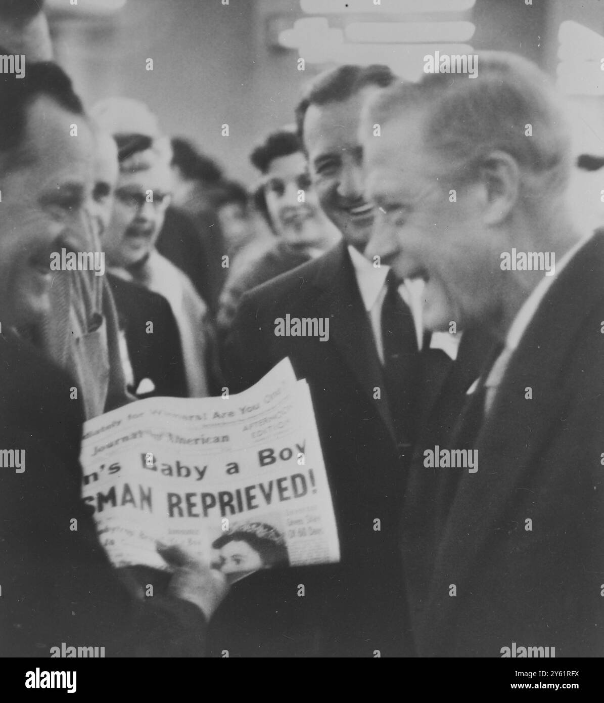 DUKE OF WINDSOR RECEIVING THE NEWS OF QUEEN ELIZABETH ' S NEWLY BORN SON - PRINCE ANDREW 19 FEBRUARY 1960 Stock Photo