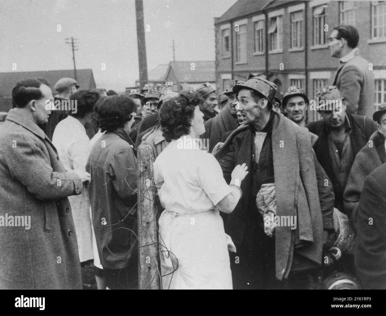MINERS STRIKE - END OF THE STRIKE AT BETTESHANGER STAY DOWN - 17 February 1960 Stock Photo