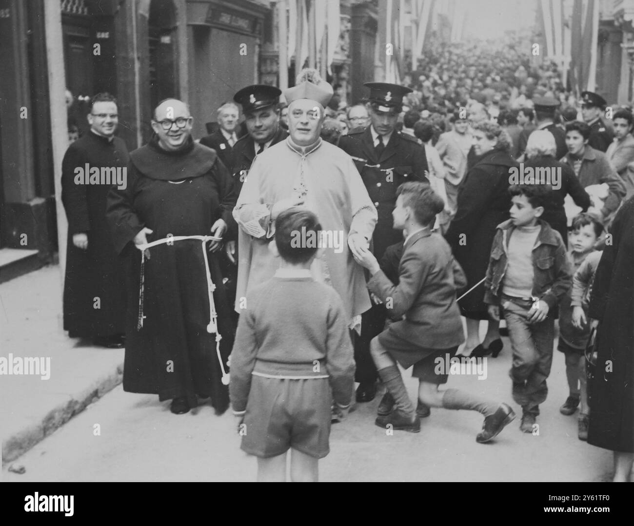 CHILDREN RUN TO KISS THE HAND OF PIO AUGUSTO CRIVELLARI THE