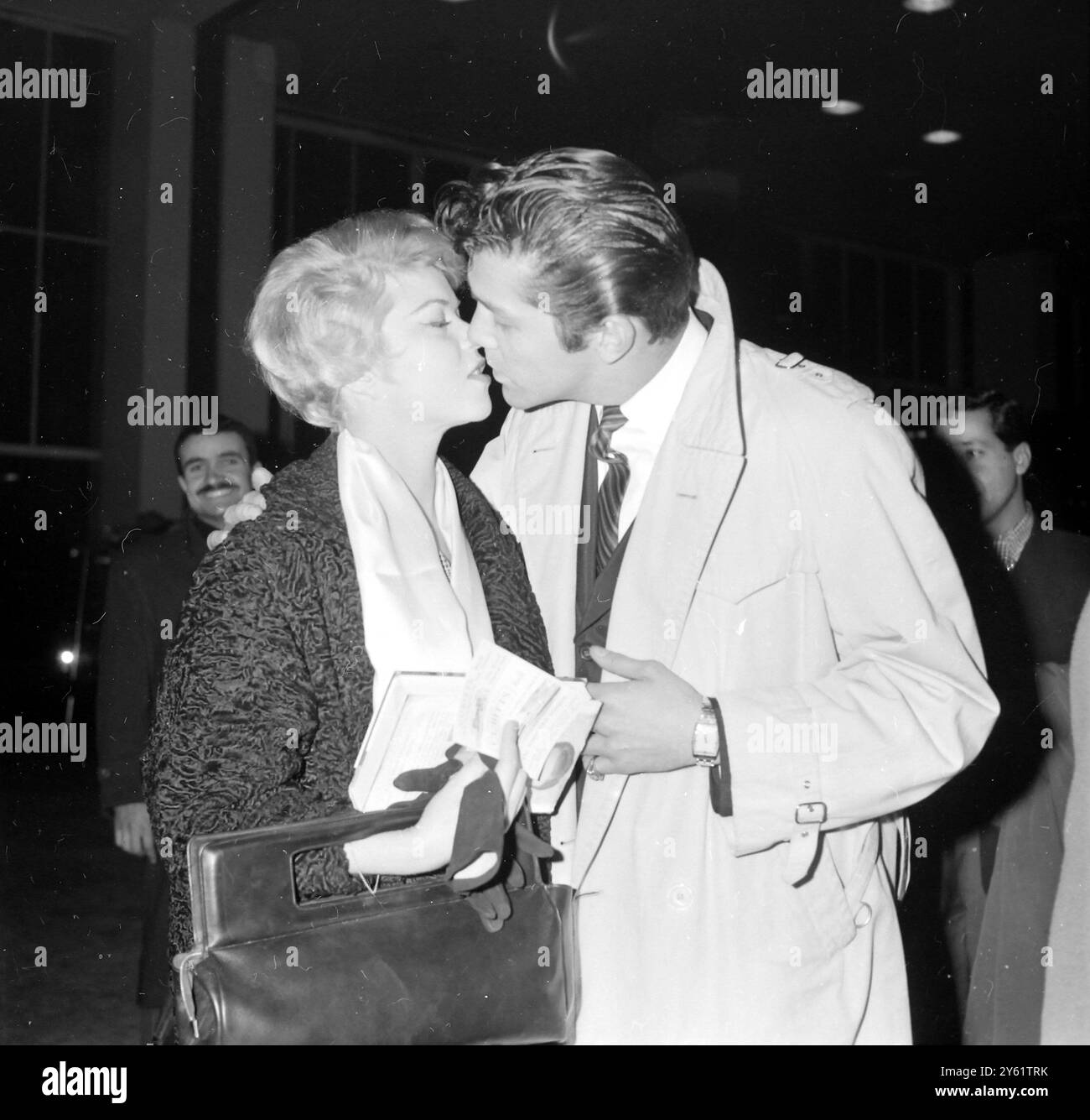 She kisses him hi-res stock photography and images - Page 2 - Alamy, image size:1300x1335