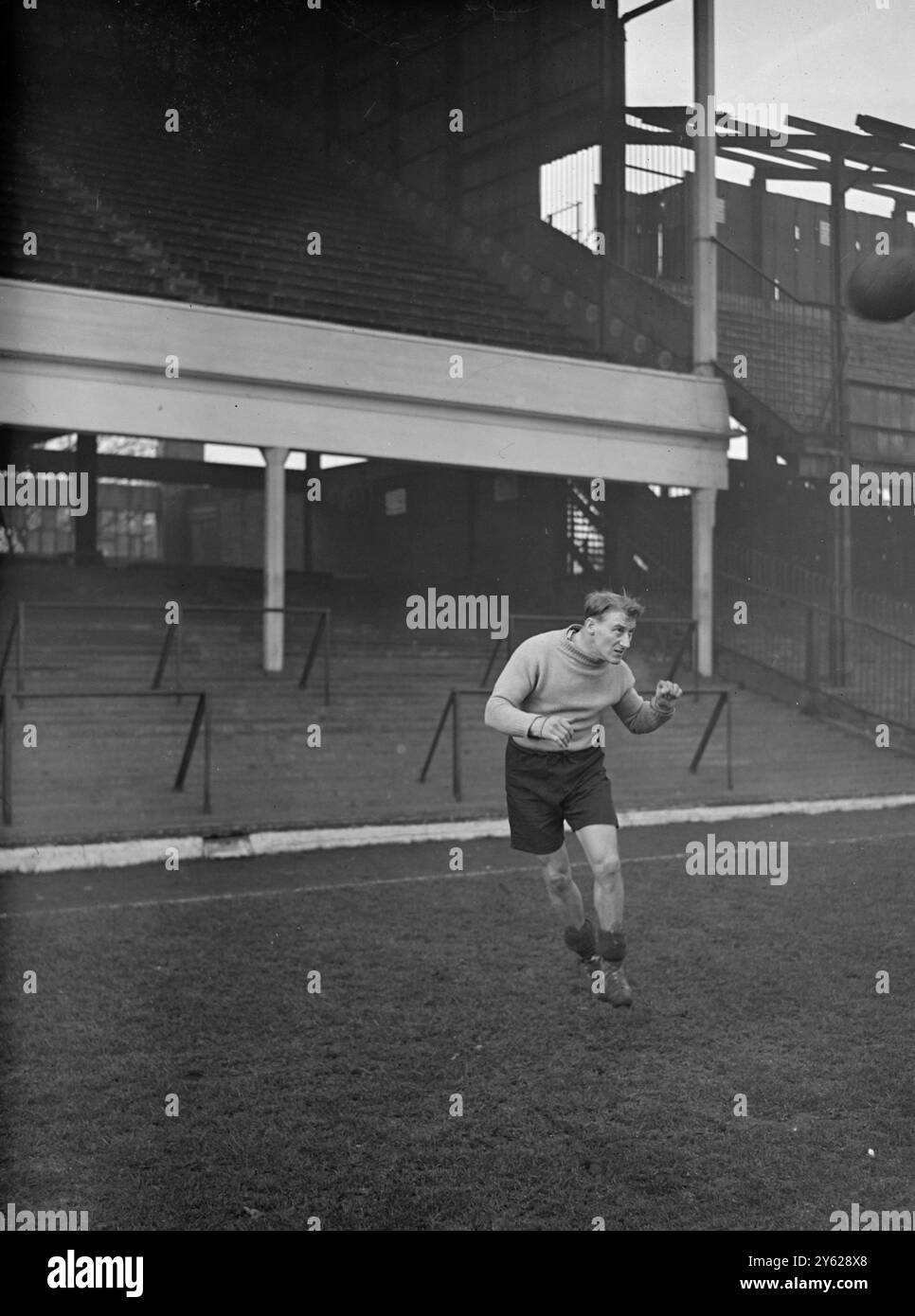 Queen's park rangers 1948 hi-res stock photography and images - Alamy