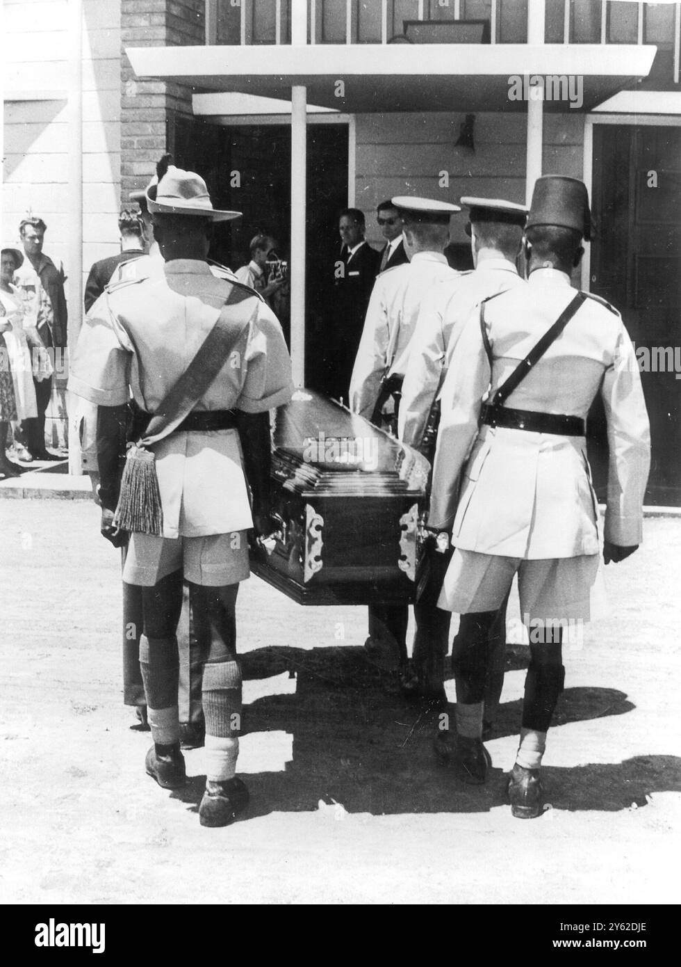 Dag Hammarskjold lies in state White and coloured members of the Rhodesian Police Army Air Force carrying the coffin to the church 21st September 1961 Stock Photo