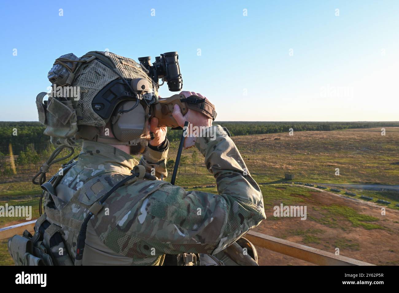 A member of the Czech Republic Special Forces Command looks ahead during a live-fire training at the Eglin Range, Florida, April 11, 2024. Emerald Warrior Spiral integrates members of U.S. Air Force Special Operations Command with NATO special operations forces to bolster interoperability between U.S. forces and their allies. (U.S. Air Force Photo by Airman Joey Weis-Petticord) Stock Photo
