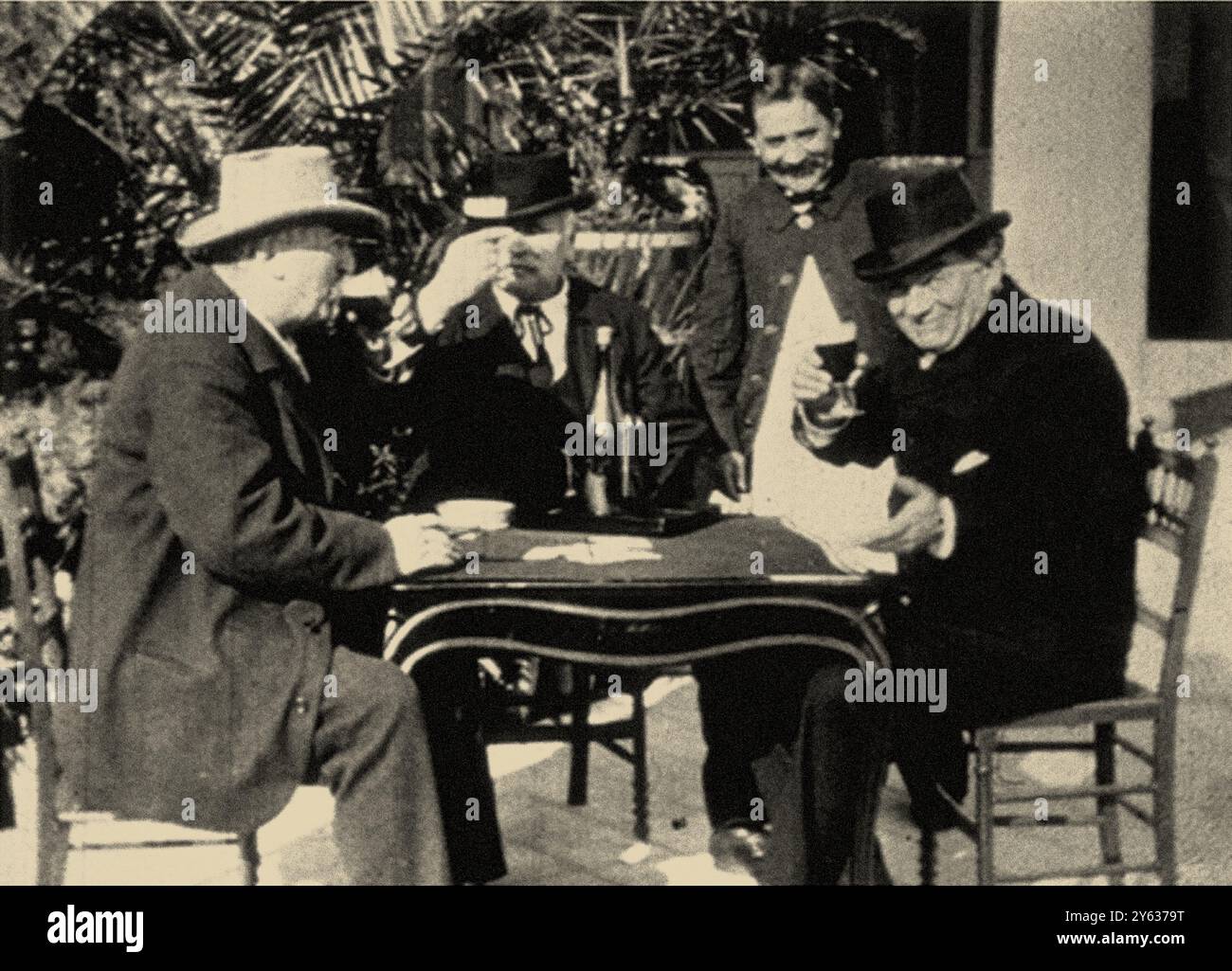 Scene from the film 'Partie d'écarté' by Louis Lumière. Museum: PRIVATE COLLECTION. Author: ANONYMOUS. Stock Photo