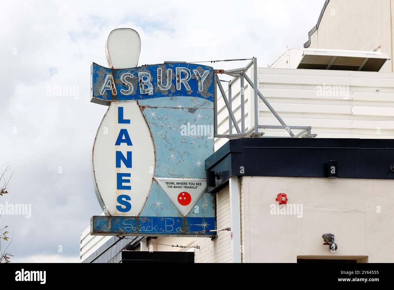 Asbury Lanes, 209 4th Ave, Asbury Park, New Jersey. neon signage for a bowling alley, and live music venue near the Jersey shore. Stock Photo