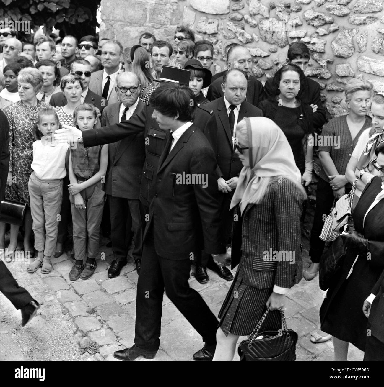 Accompanied by her husband world-famous fashion photographer David ...