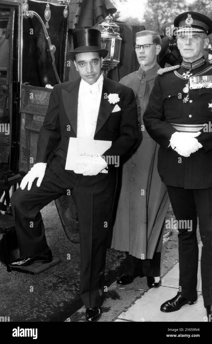 The new Afghanistan Ambassador to the Court of St James  , Mohammed Hashim Maiwandwal , is shown leaving the Embassy in Princes Gate , for Buckingham Palace where he presented his credentials to Her Majesty the Queen . 16 May 1957 Stock Photo