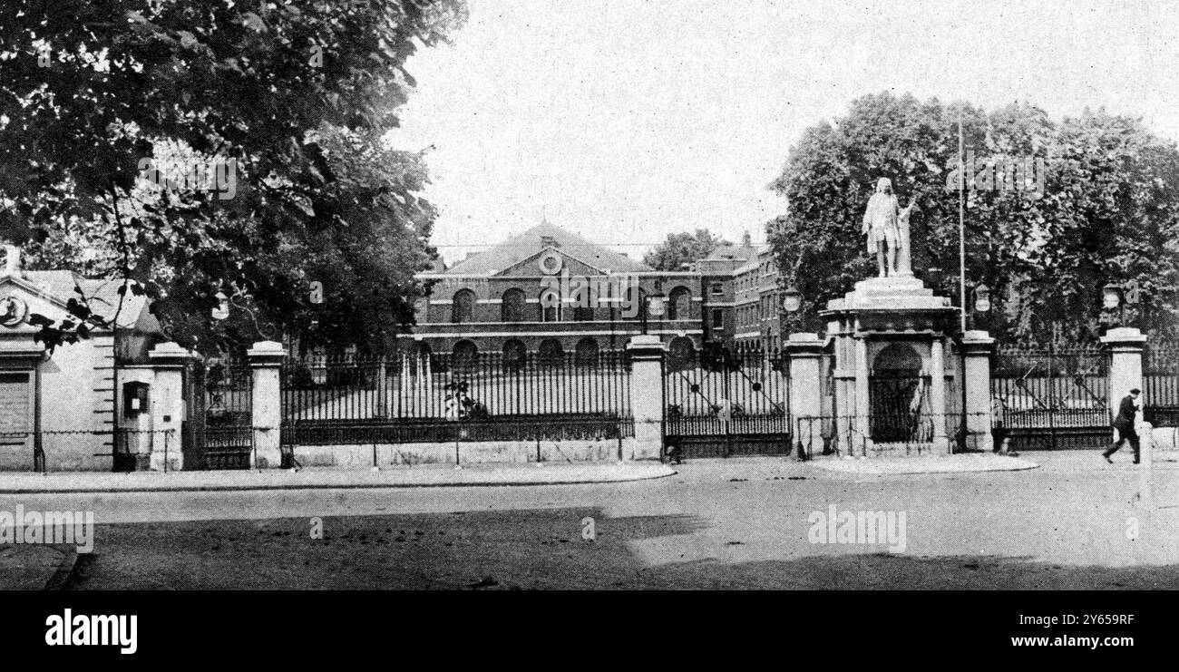 A contract was signed for the sale of the Foundling Hospital and its estate in Bloomsbury , 56 acres in all , for £1,650,000 to a company entitled Foundling Estates Ltd , with Sir Arthur Du Cros as Chairman . the whole estate was bought in1741 , from Lord Salisbury , for £6500 . It is many years since so large an area in Central London changed hands in a single transaction . The Governors of the Hospital will hand over possession in about two years , and meanwhile build a new home for the children in the country . 22 August 1925 Stock Photo