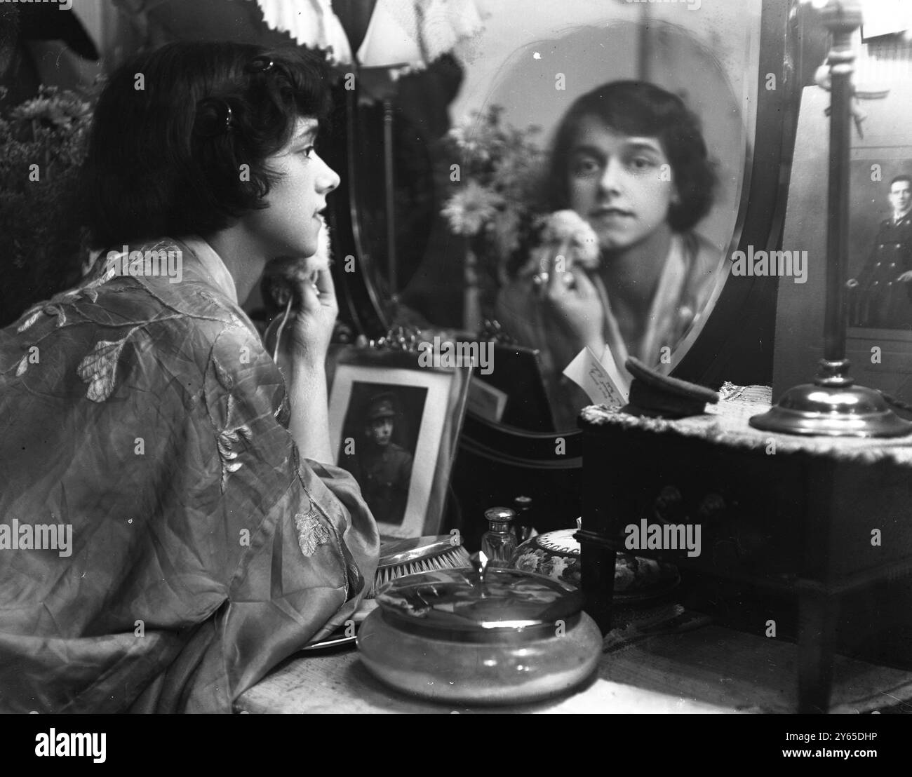 Dancer Miss Phyllis Bedells in her dressing room at the Empire Theatre . 1914 - 1918 Stock Photo