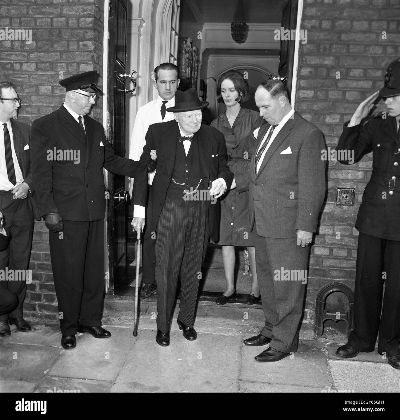 sir-winston-sets-out-for-question-time-at-the-house-sir-winston