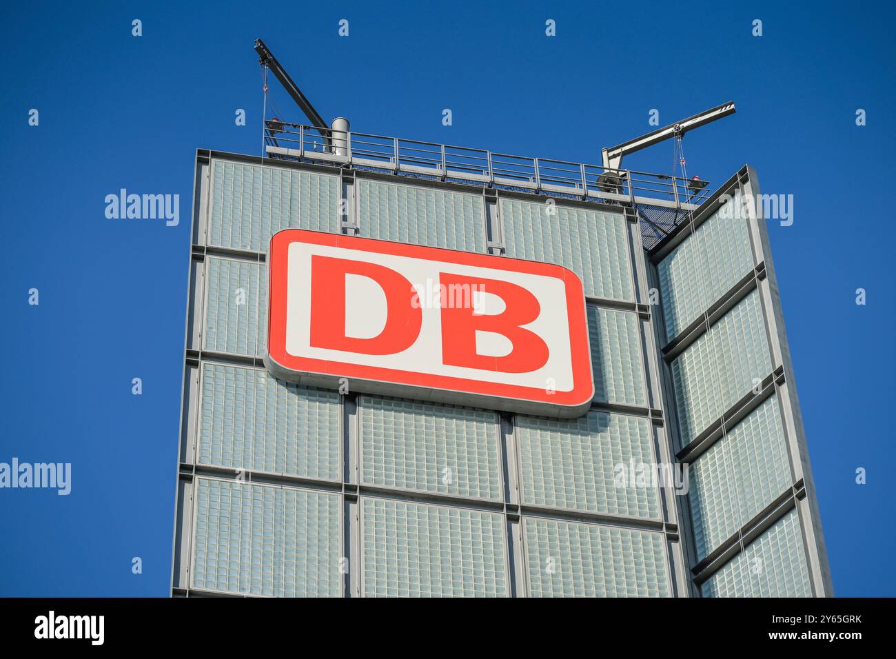 Logo Deutsche Bahn DB, Hauptbahnhof Südseite, Washingtonplatz, Moabit, Mitte, Berlin, Deutschland Stock Photo