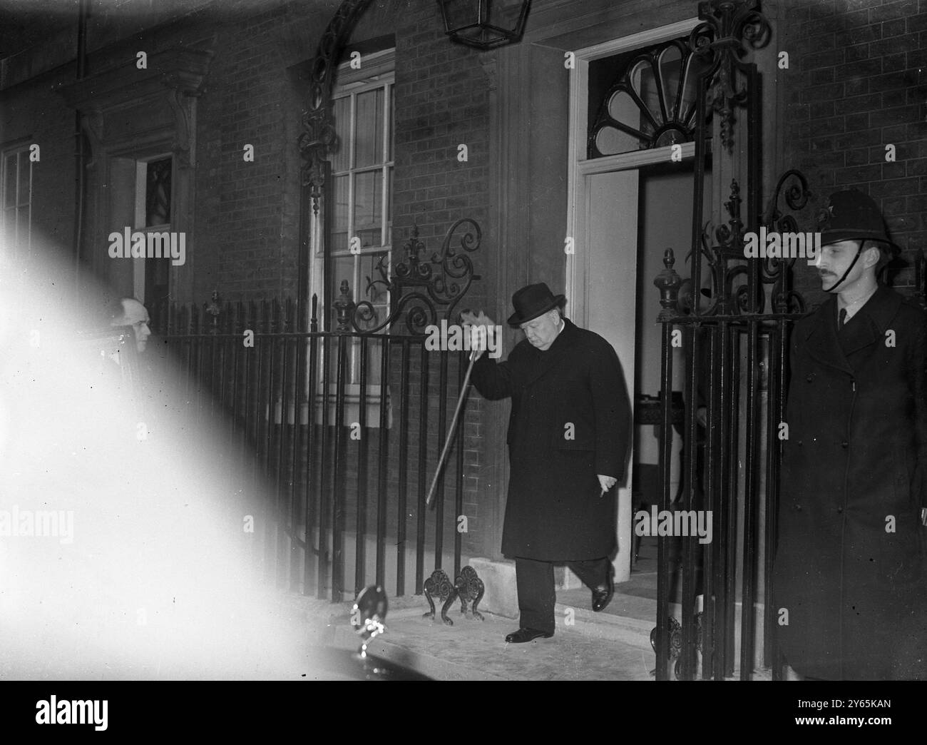 Churchill Leaves For Parliament . His head lowered , Prime Minister Winston Churchill leaves No .10 Downing Street for the Houses of Parliament after the news of the death of the King .  6th February 1952 Stock Photo